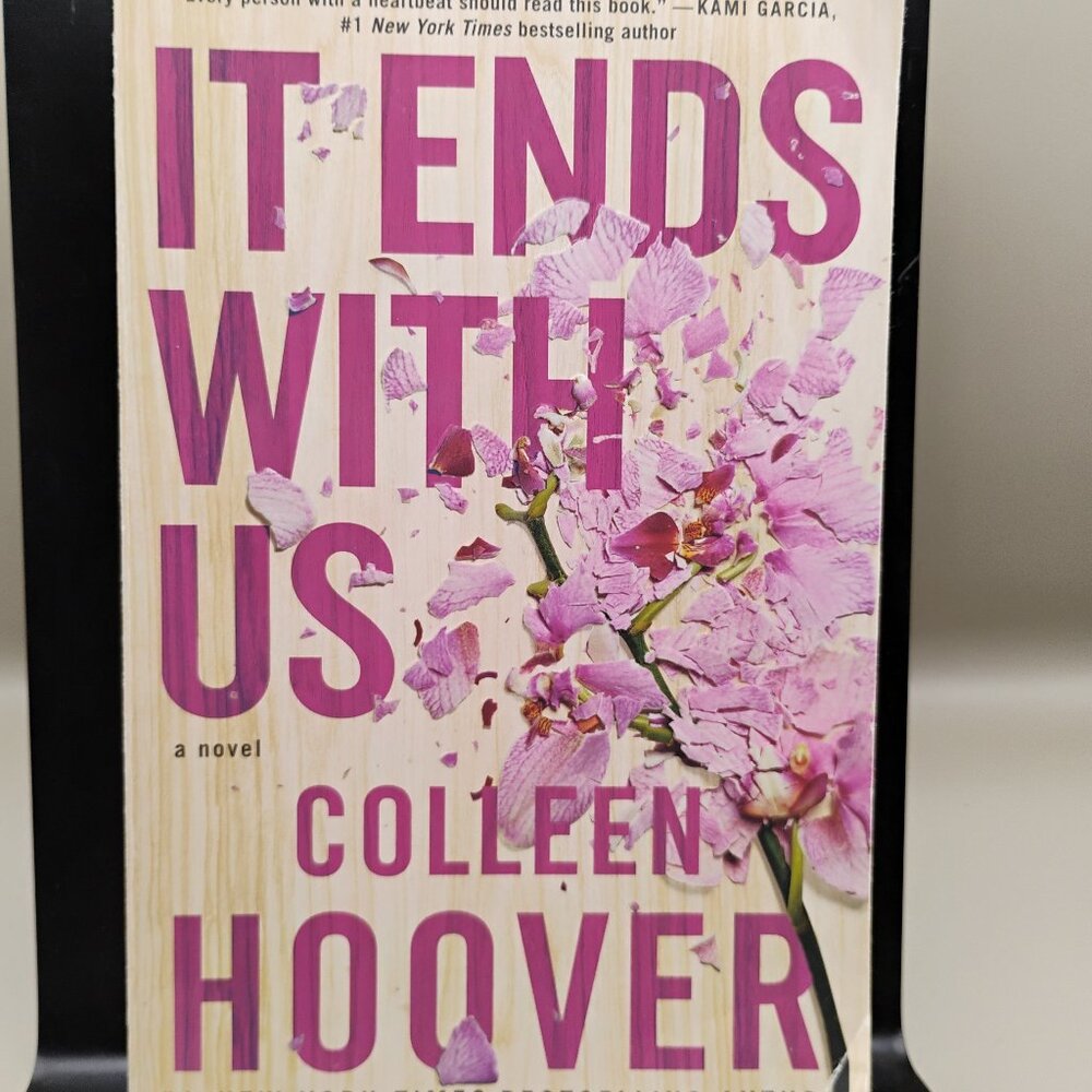 It Ends With Us by Colleen Hoover novel fiction First Atria paperback ed Aug2016